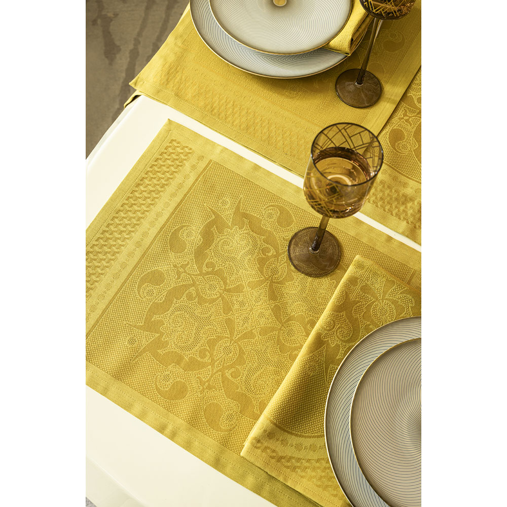 Chemin de table Palais Vénitien Ocre Le Jacquard Français