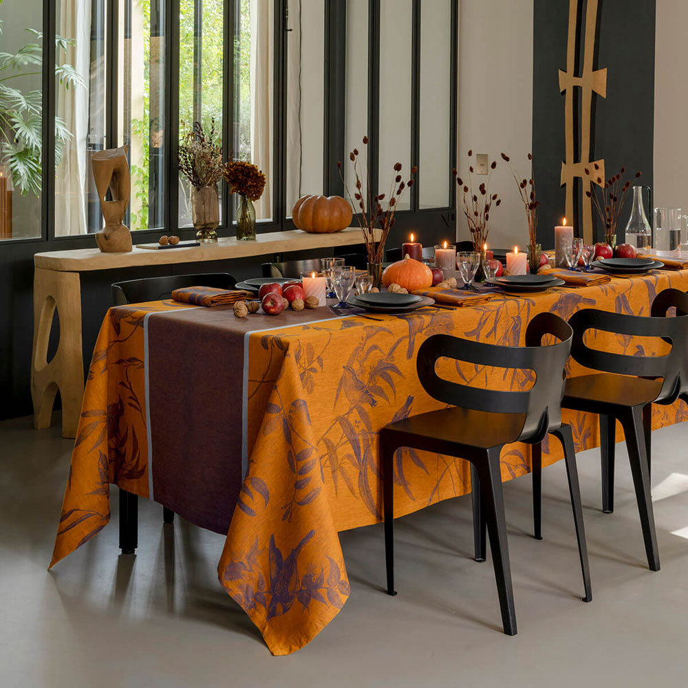 Chemin de table Volière Nocturne Le Jacquard Français