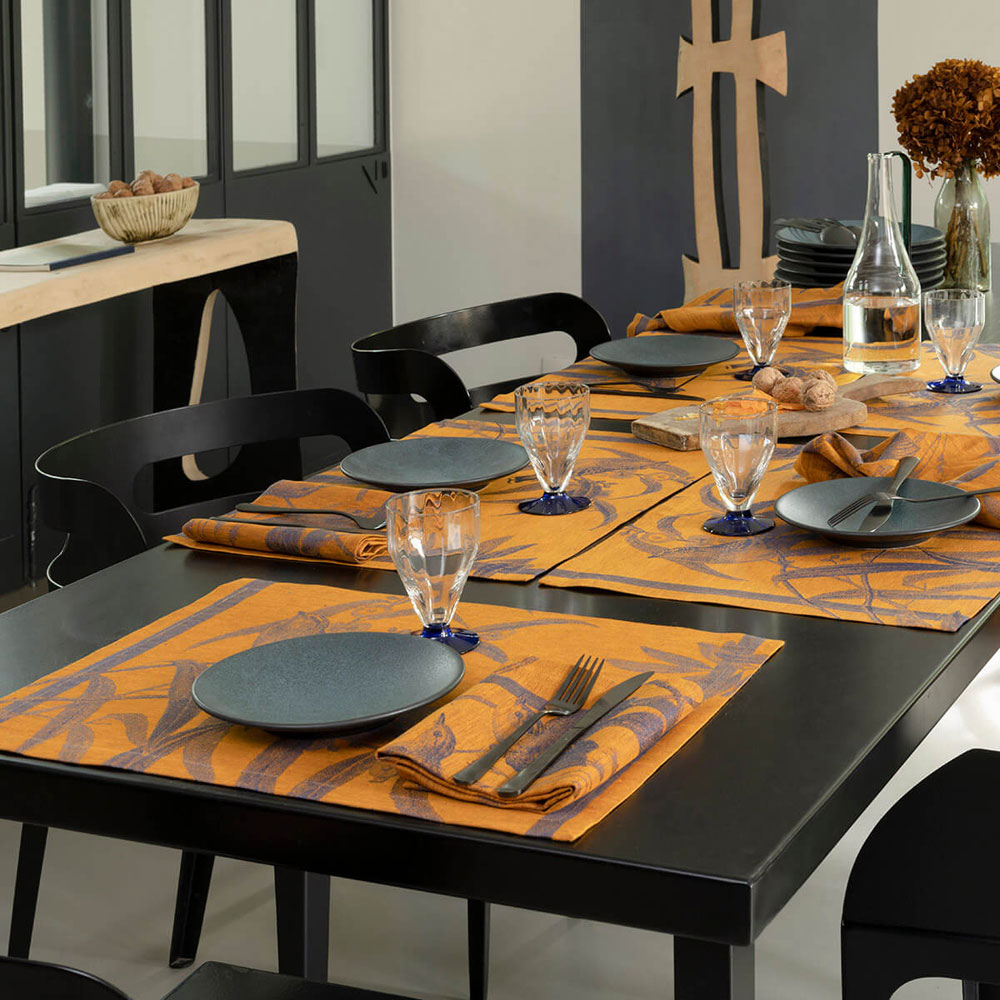 Chemin de table Volière Nocturne Le Jacquard Français