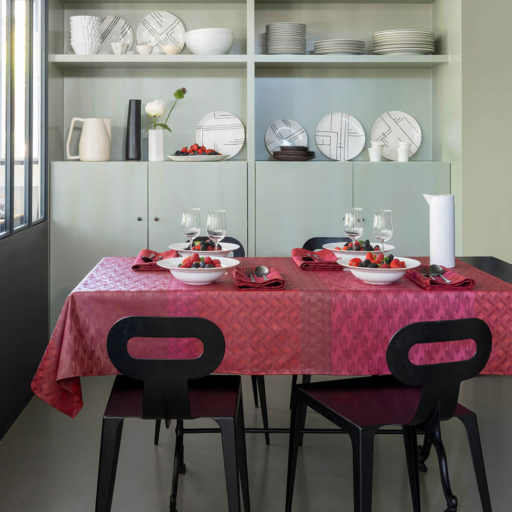 Nappes Enduites Carac­tère Carmin Le Jacquard Français