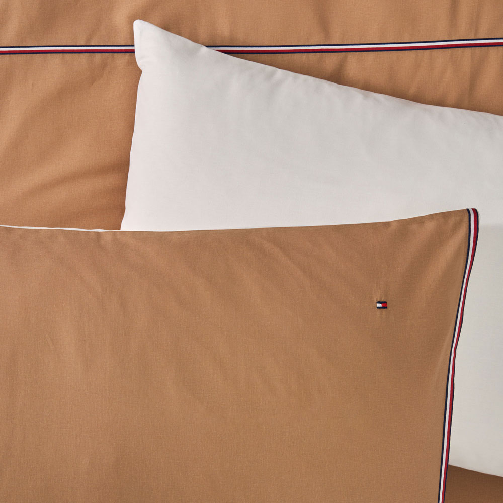 Taies d’oreiller Plain With TH Ribbon Coffee Tommy Hilfi­ger