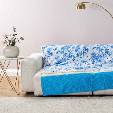 Foulard d’ameu­ble­ment Ibis­cus Tattoo Bluette Bassetti