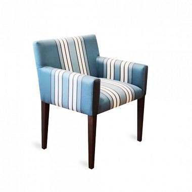 Fauteuil Ilar­gia Espe­lette bleu nuit Jean Vier