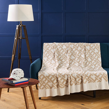 Plaid TH Mono­gram Oat Tommy Hilfi­ger
