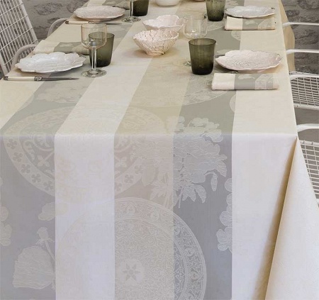 4 serviettes de table fleurs gour­mandes craie 52×52 cm Jacquard Français