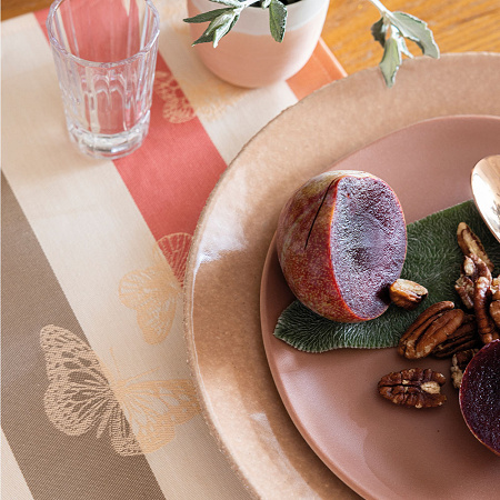 4 serviettes de table Bal des Papillons Pêche 50×50 cm Le Jacquard Français