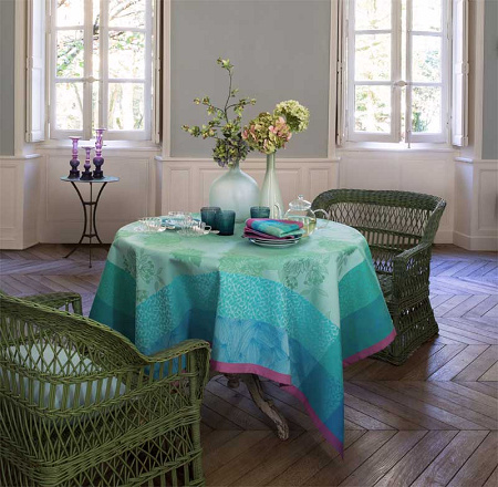 Chemin de table parfums de baga­telle horten­sia 55×150 cm Le Jacquard Français